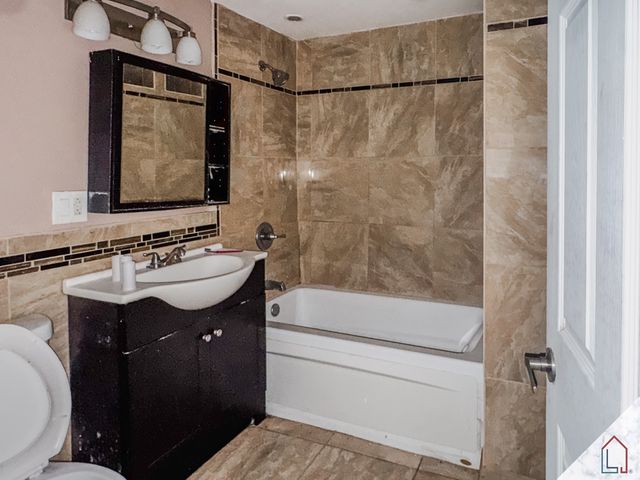 8237 S Green Street, Chicago, IL 60620