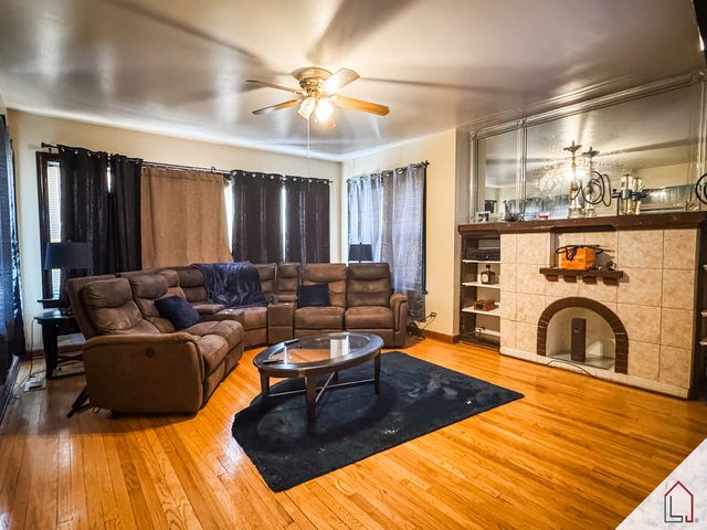 8237 S Green Street, Chicago, IL 60620