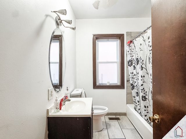 8237 S Green Street, Chicago, IL 60620