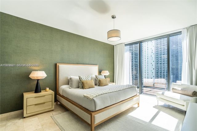 68 SE 6th St 1403, Miami, FL 33131