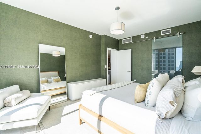 68 SE 6th St 1403, Miami, FL 33131