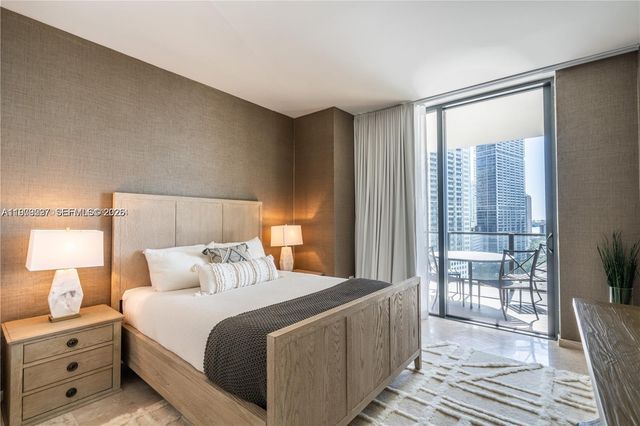 68 SE 6th St 1403, Miami, FL 33131