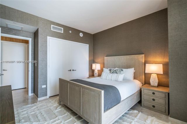 68 SE 6th St 1403, Miami, FL 33131