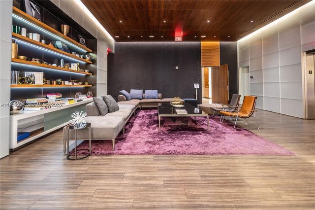 68 SE 6th St 1403, Miami, FL 33131