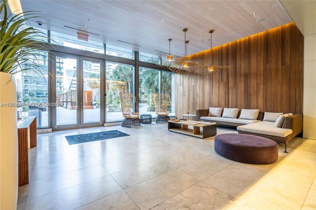 68 SE 6th St 1403, Miami, FL 33131