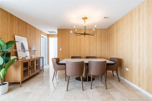 68 SE 6th St 1403, Miami, FL 33131