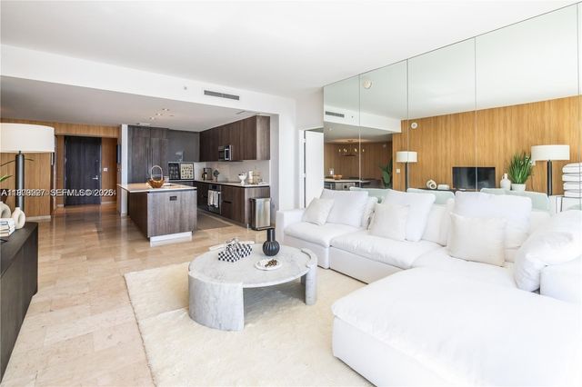 68 SE 6th St 1403, Miami, FL 33131