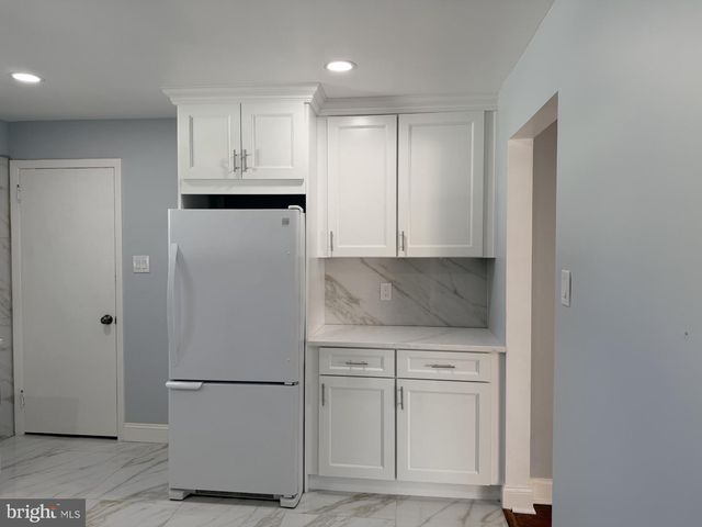 323 SAINT JAMES AVE, Cherry Hill, NJ 08002