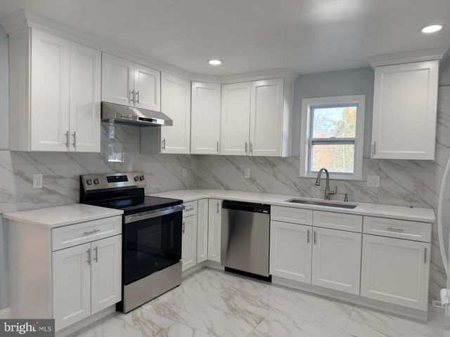 323 SAINT JAMES AVE, Cherry Hill, NJ 08002