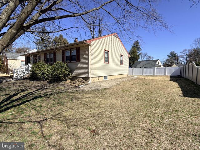 323 SAINT JAMES AVE, Cherry Hill, NJ 08002