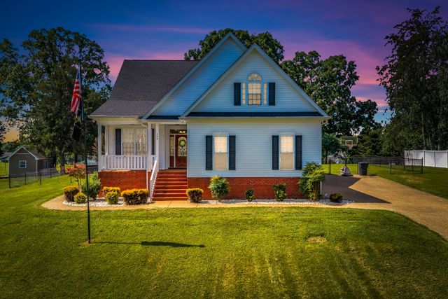 109 Hillside Dr, Dickson, TN 37055