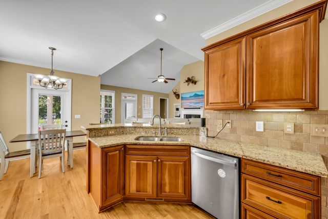 109 Hillside Dr, Dickson, TN 37055