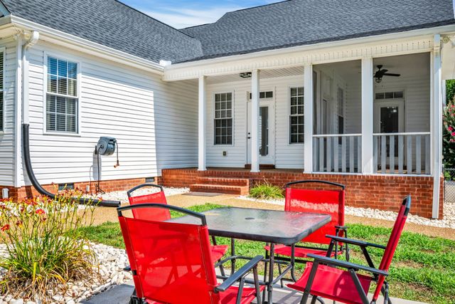 109 Hillside Dr, Dickson, TN 37055