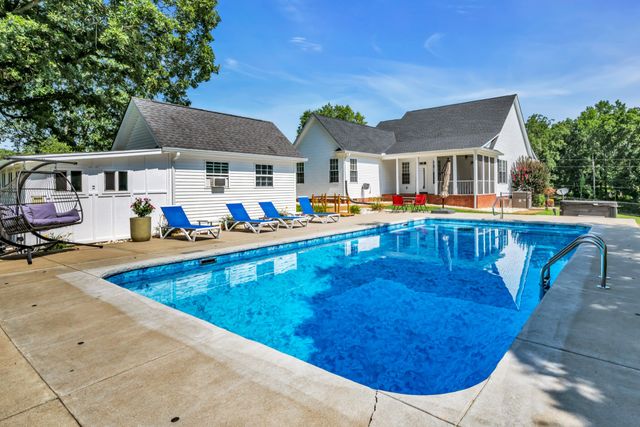 109 Hillside Dr, Dickson, TN 37055