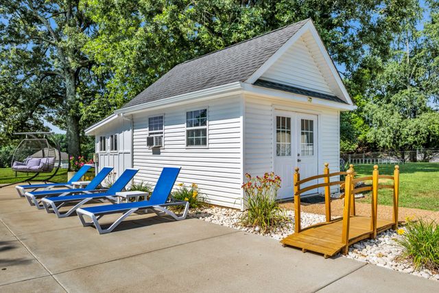 109 Hillside Dr, Dickson, TN 37055