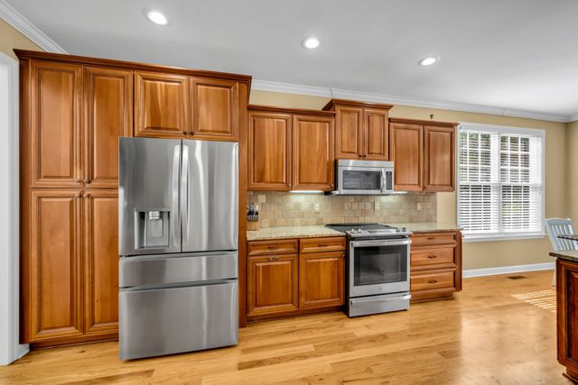 109 Hillside Dr, Dickson, TN 37055