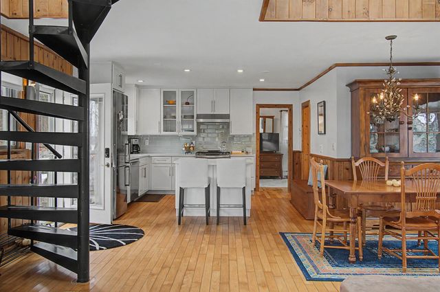 60 Wheatley Road, Hinesburg, VT 05461