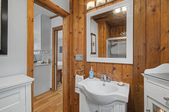 60 Wheatley Road, Hinesburg, VT 05461