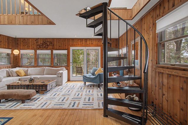 60 Wheatley Road, Hinesburg, VT 05461