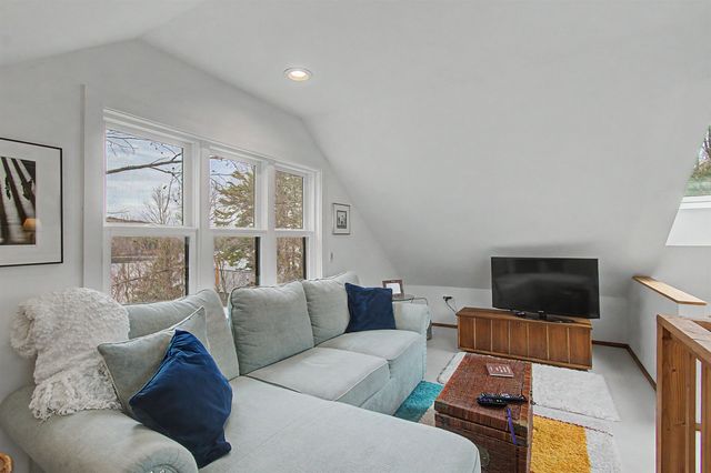60 Wheatley Road, Hinesburg, VT 05461