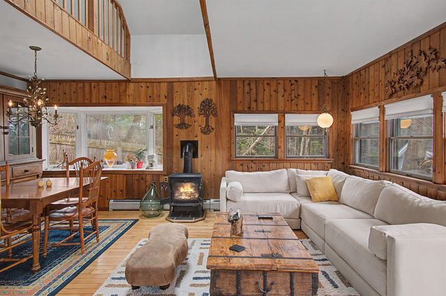 60 Wheatley Road, Hinesburg, VT 05461