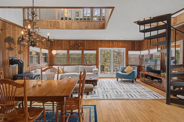 60 Wheatley Road, Hinesburg, VT 05461