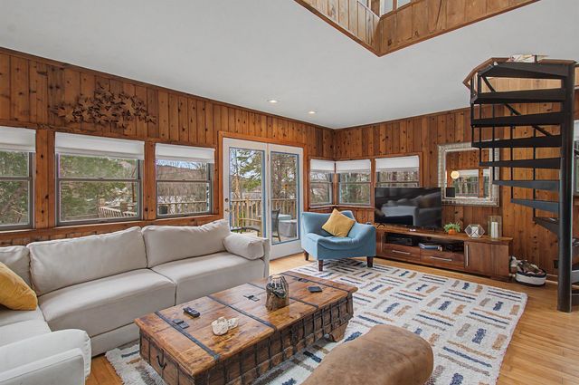 60 Wheatley Road, Hinesburg, VT 05461