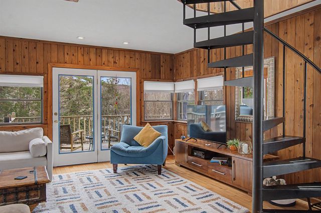 60 Wheatley Road, Hinesburg, VT 05461