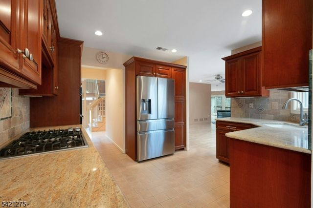 15 Robinhood Dr, Mountain Lakes Boro, NJ 07046
