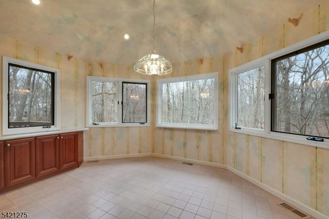 15 Robinhood Dr, Mountain Lakes Boro, NJ 07046