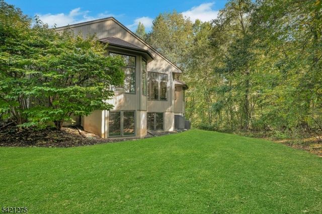 15 Robinhood Dr, Mountain Lakes Boro, NJ 07046