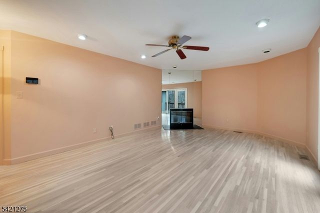 15 Robinhood Dr, Mountain Lakes Boro, NJ 07046