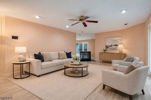 15 Robinhood Dr, Mountain Lakes Boro, NJ 07046