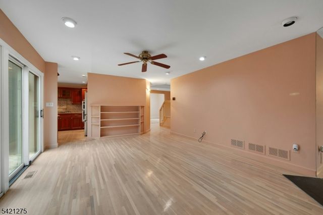 15 Robinhood Dr, Mountain Lakes Boro, NJ 07046
