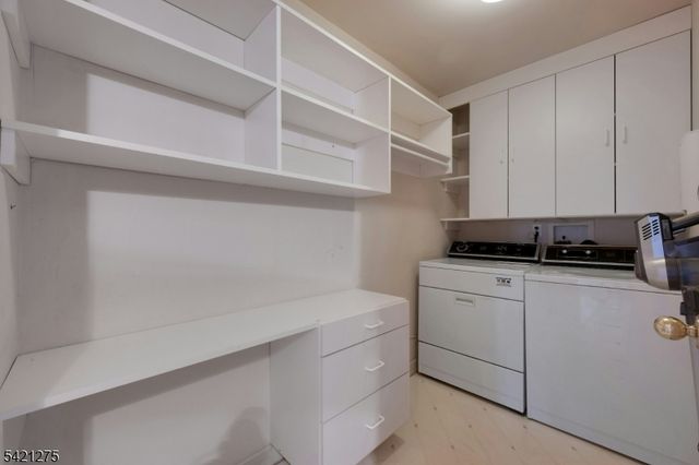15 Robinhood Dr, Mountain Lakes Boro, NJ 07046