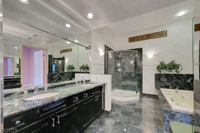 15 Robinhood Dr, Mountain Lakes Boro, NJ 07046