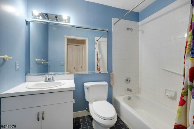 15 Robinhood Dr, Mountain Lakes Boro, NJ 07046