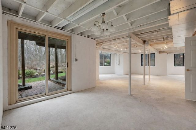 15 Robinhood Dr, Mountain Lakes Boro, NJ 07046