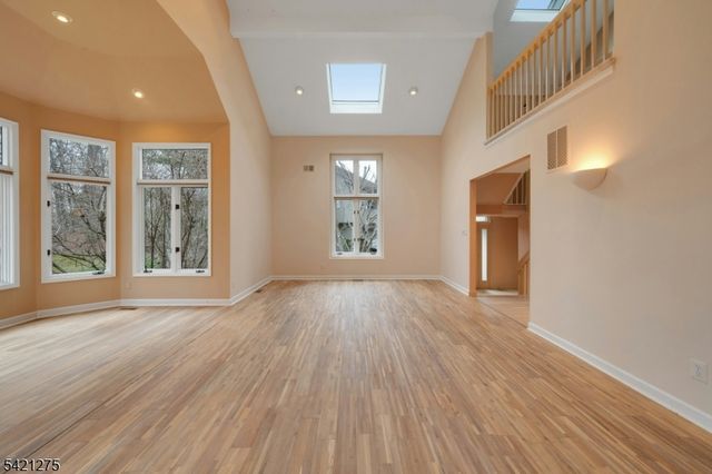 15 Robinhood Dr, Mountain Lakes Boro, NJ 07046