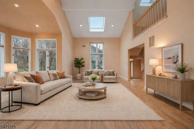 15 Robinhood Dr, Mountain Lakes Boro, NJ 07046