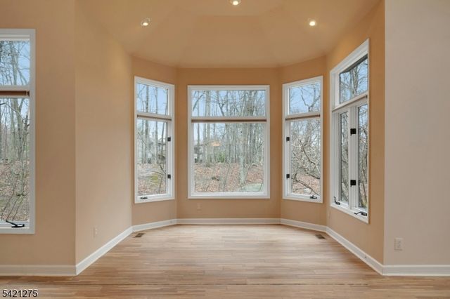 15 Robinhood Dr, Mountain Lakes Boro, NJ 07046