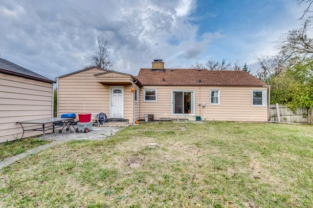 17W517 Manor Lane, Villa Park, IL 60181