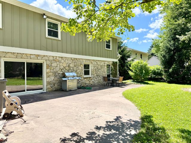 8950 Sourwood Court, Indianapolis, IN 46260