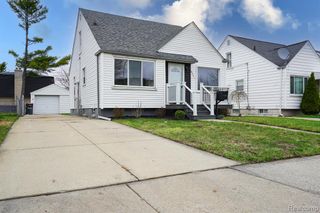 8221 Coolidge, Center Line, MI 48015