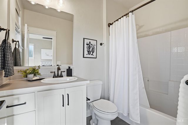 3915 W Riva Capri St, Meridian, ID 83646