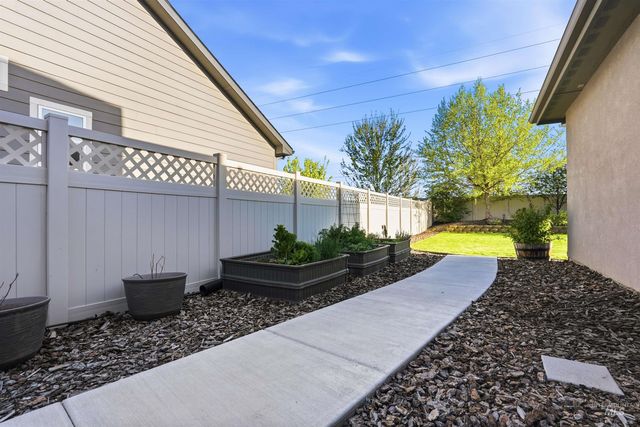 3915 W Riva Capri St, Meridian, ID 83646
