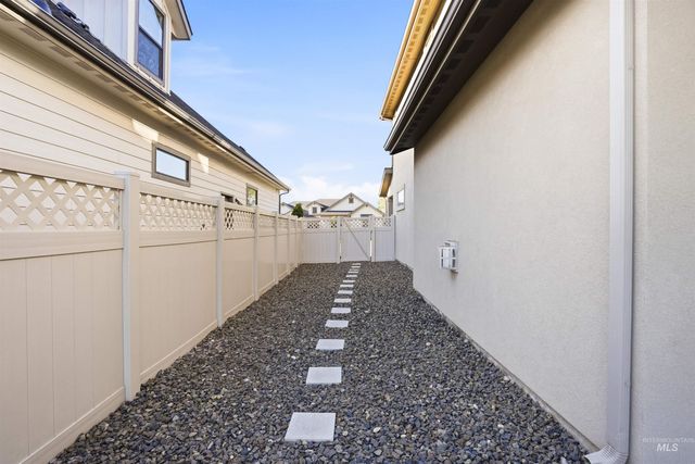 3915 W Riva Capri St, Meridian, ID 83646