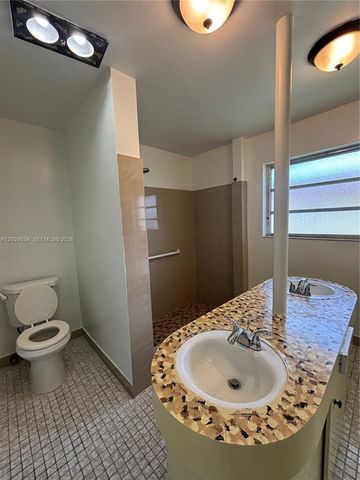 1040 Crystal Lake Dr 2, Deerfield Beach, FL 33064