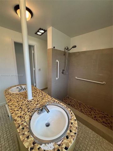 1040 Crystal Lake Dr 2, Deerfield Beach, FL 33064