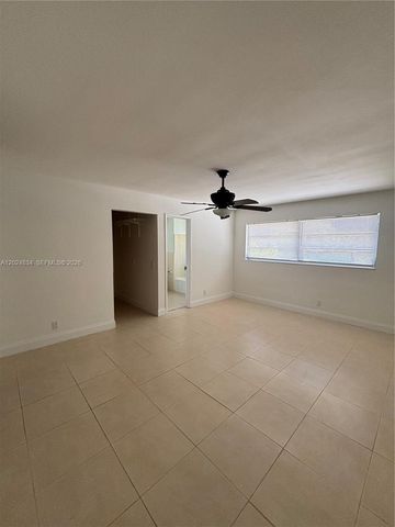 1040 Crystal Lake Dr 2, Deerfield Beach, FL 33064